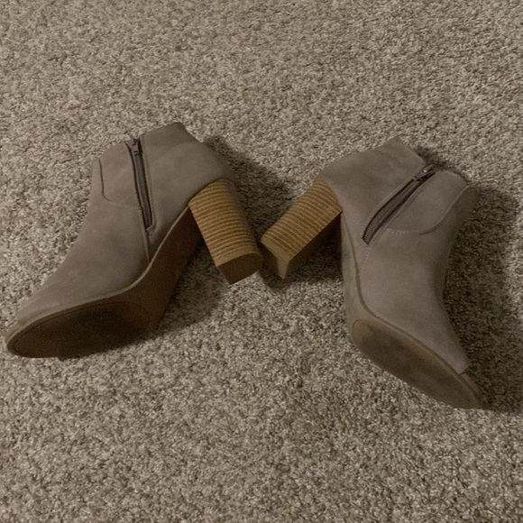 Open toe booties - Picture 6 of 8